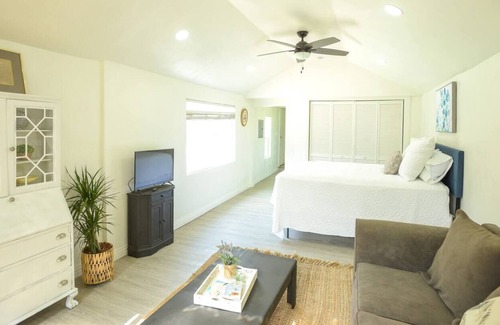 Riviera - Westchester Cabaña | Charming Cottage - Historic Downtown Bakersfield