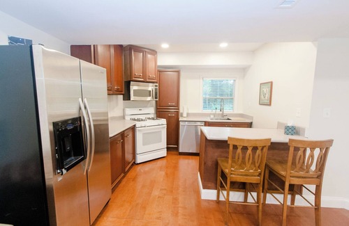 Purcellville Cabaña | Charming Cottage in Purcellville on 12 Gorgeous Acres with 2 Acre Stocked Pond