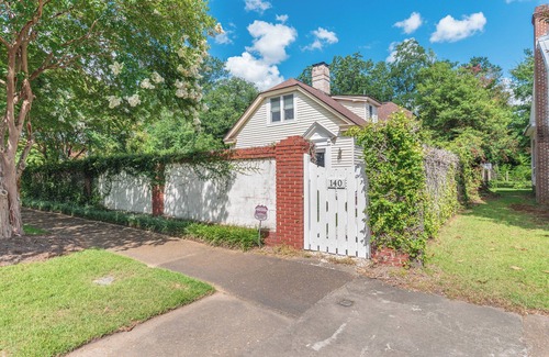 Aiken Cabaña | Charming cottage in Downtown Aiken