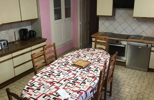 Flainval Cabaña | Gîte calme avec jardin, idéal pour familles, rando et recharge véhicules.