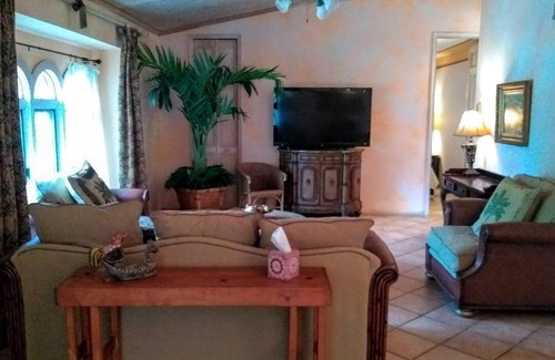 Plantation Cabaña | Charming Cottage in Plantation