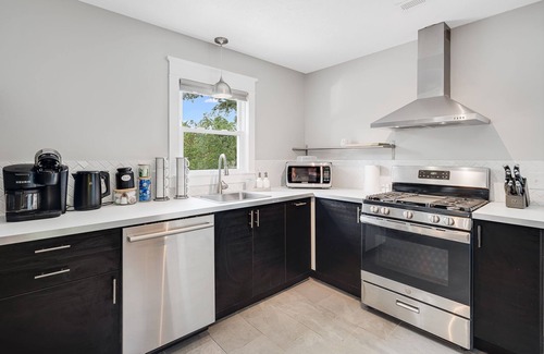 Weaverville Casa | Charming Cottage in the Heart of Weaverville – Walk to Downtown!