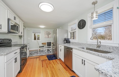 Wilmington Cabaña | Charming Cottage near historic downtown Wilmington. 10 min to Wrightsville Beach