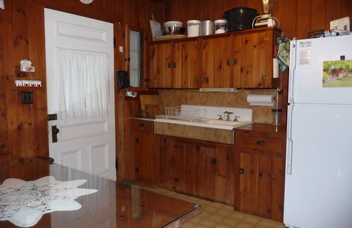 Mirror Lake Cabaña | Cottage con Encanto en Mirror Lake, Tuftonboro, NH, a orillas del lago, $ 1,550 / 1,200 semanas.