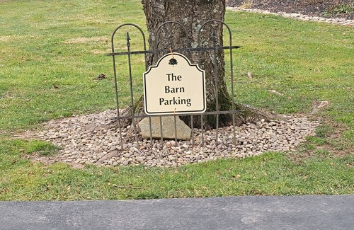 Lewisburg Cabaña | Encanto Retreat Cottage. Los perros son bienvenidos!