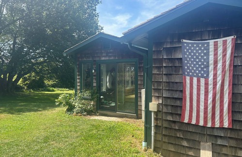 Little Compton Cabaña | Charming cottage with bucolic farm views, private waterfront 🏝️🐄☀️