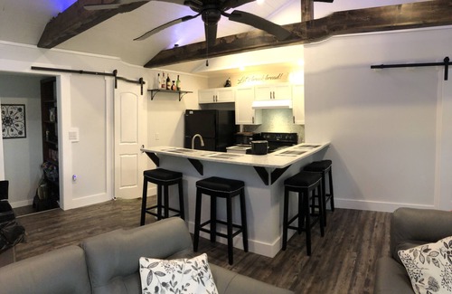 Union Mills Cabaña | Charming Cottage with your own Sunrise Mountain Chapel.