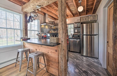 West Hurley Cabaña | Charming Cottage w/ Yard - 2 Mi to Tinker St!