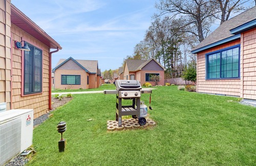 Wells Cabaña | Charming Cottage with a Game Room, Pool, and Coastal Attractions Nearby