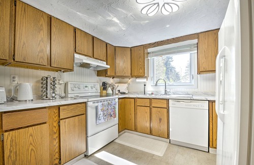 Town of Essex Cabaña | Charming Cottage with a View of Lake Erie