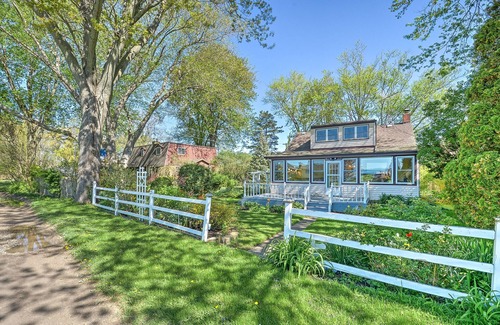Town of Essex Cabaña | Charming Cottage with a View of Lake Erie
