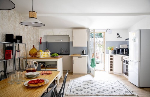 Carpentras Casa | Charming cottages, 10 bedrooms, 25 beds, swimming pools, and numerous amenities