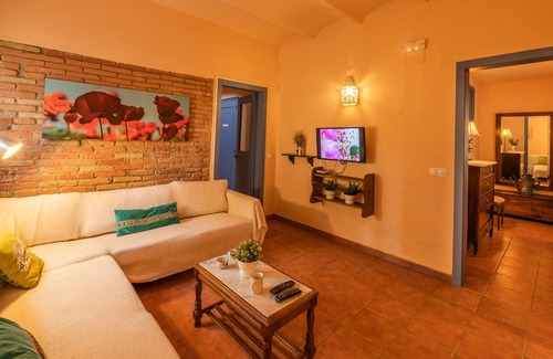 Pujals dels Cavallers Cabaña | Encantadora casa rural en el campo con gran jardín y piscina