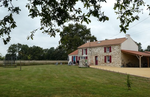 La Roche-sur-Yon Cabaña | Casa rural reformada con jardín, terraza y wifi en La Roche-sur-Yon