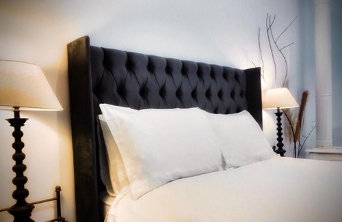 Wisbech Apartamento | Charming Country Retreat -Lake View Cottage with Hot tub