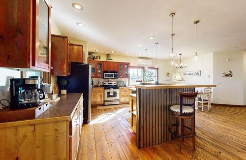 New Meadows Condominio | Charming country cottage with arcade game and easy access to skiing, and hiking.