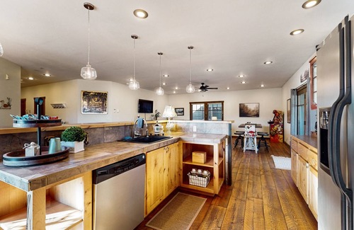 New Meadows Condominio | Charming country cottage with arcade game and easy access to skiing, and hiking.