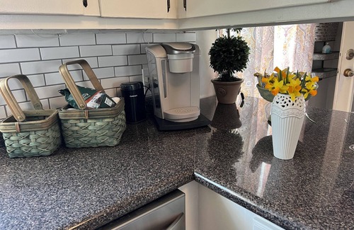 Bells Casa | Charming country getaway in W. TN sleeps 6. Family & Pet friendly near Blue Oval