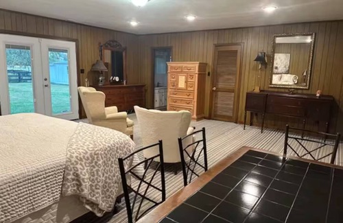 Ardmore Otro | Charming Country Home Peaceful Setting between Huntsville AL and Nashville TN.