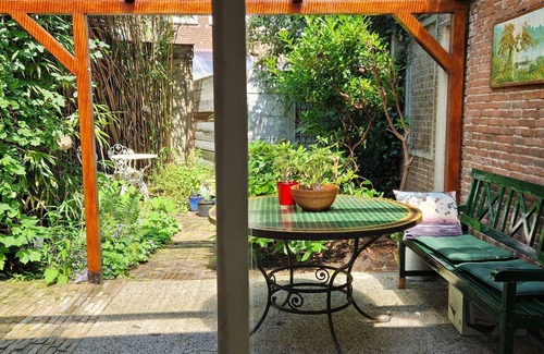 Koningsplein Casa | Charming courtyard house near center and beach