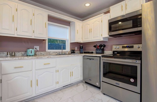 Springfield Casa | Charming & Cozy 3-bedroom house in wonderful Springfield with AC