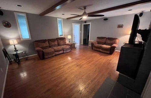 Westbury Casa | Cozy 3-GameDen Escape HSWifi Aprox 10Min to NRG