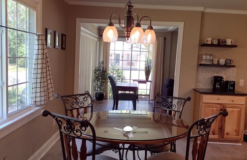 New Bern Cabaña | Charming Cozy Cottage Near Downtown New Bern w 2.5 BA