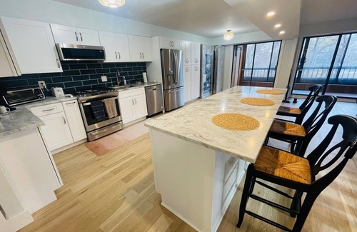 Columbia Condominio | Charming Cozy Modern 2-Bedroom condo