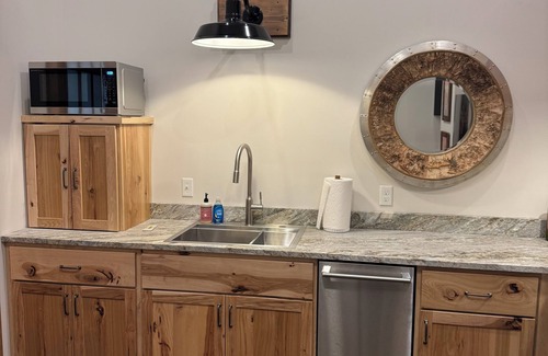 Newaygo Cabina | Charming & Cozy Retreat in Newaygo, MI - The Adventure Cabin