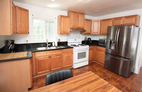Eastside Casa | Charming Craftsman House - 3 Bedrooms With Parking - By Beach, Shops & Retro Row