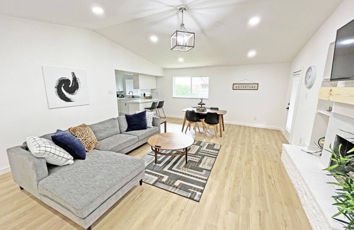 Northwest Dallas Casa | Charming Dallas Retreat-5 Chic Bedroom Gem