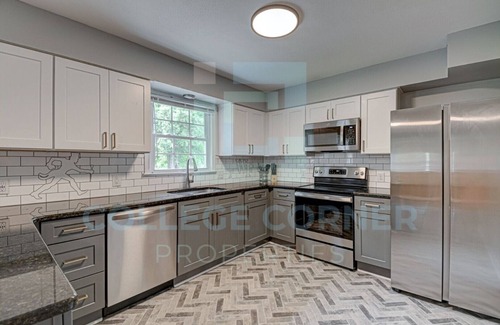 Winston - Salem Casa | Charming Demon Deacon Themed 4-bedroom house in Winston-Salem