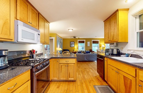 Montpelier Casa | Charming dog-friendly house w/ pellet stove, yard, wifi, patio, w/d, central air