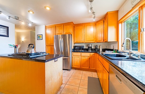 Fortuna Casa | Charming dog-friendly home with fireplace, pool table & access to fitness room