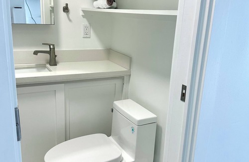 The Strand Apartamento | Charming downstairs studio in amazing Manhattan Beach, 2 blocks from the beach