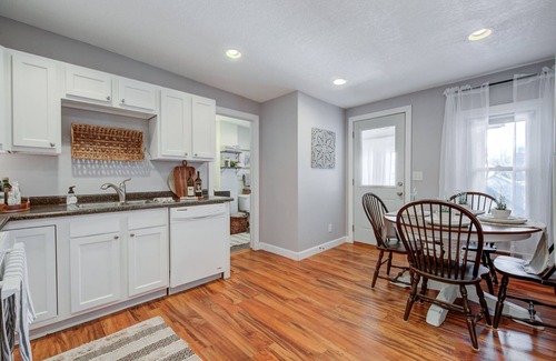 Delano Apartamento | Charming Downtown Retreat for Weddings, Weekends & Outdoor Fun!