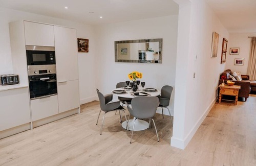 Llanarthney Casa | Charming Dual - Cottage – A Private Modern Retreat