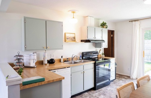 Champaign Casa | Charming Duplex, King Bed, Quiet Area, Near UIUC