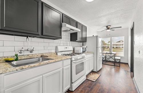 Highland Park Casa | Charming Duplex Near Downtown & Riverwalk 101