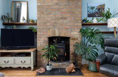 Horfield Apartamento | Charming Family Home with Stoves, Garden & Parking