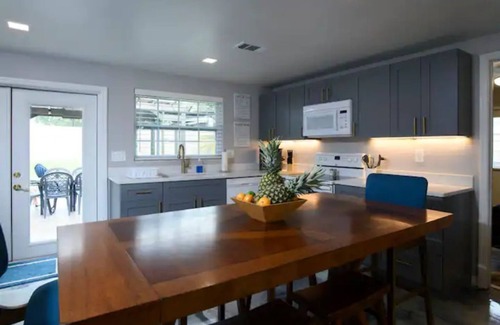 Brandon Casa | Charming Family Oasis - Dog-Friendly - Backyard