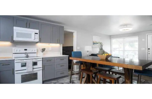 Brandon Casa | Charming Family Oasis - Dog-Friendly - Backyard