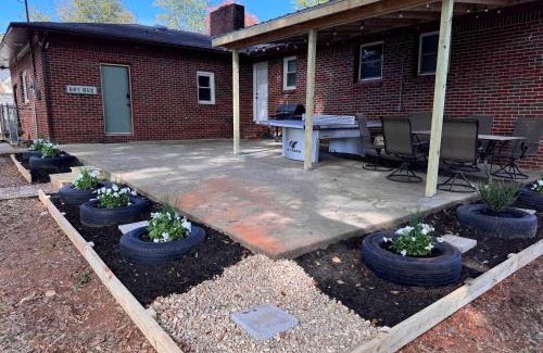 Decatur Casa | Charming Family Retreat Near Parks Fire Pit & Games