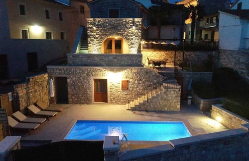Beram Villa | Villa familiar con piscina climatizada