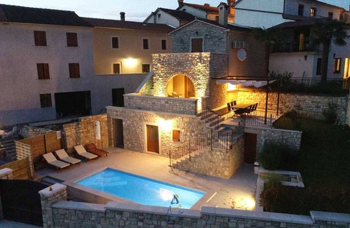 Beram Villa | Villa familiar con piscina climatizada