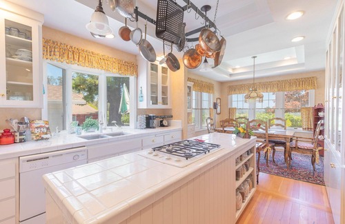 Graton Casa | Charming Farm House In The Vineyards On Over 12 Acres