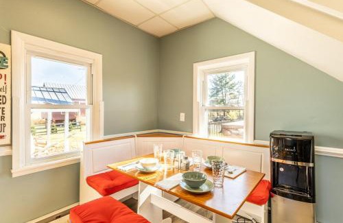 Singers Glen Casa | Charming Farmhouse w King Bed Hot Tub & EV Charger