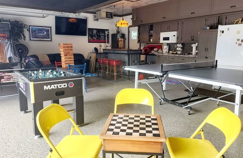 Burnsville Casa | "Charming Five-Bedroom Cottage Destination at Everchanging Seasons!"