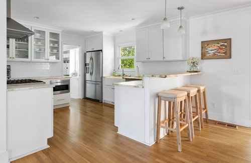 Charleston Cabaña | Charming Fort Sumter Cottage