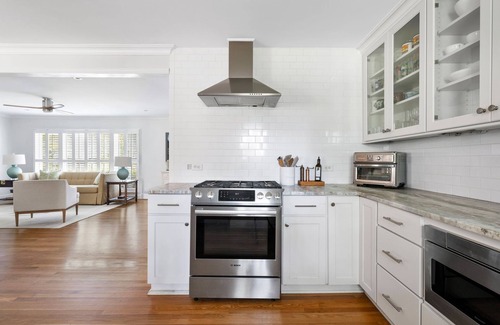 Charleston Cabaña | Charming Fort Sumter Cottage